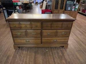 lot 41 image: Dresser