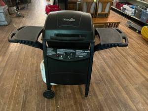 lot 48 image: Char-Broil Grill & Propane Tank