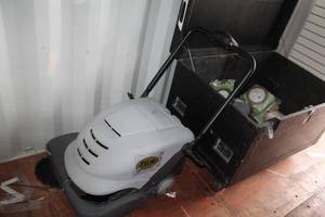 lot 12 image: Filo Productions 464Jet 460 WetDry Floor Sweeper
