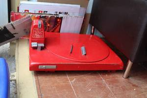 lot 34 image: Vintage The Vendo Company Coca-Cola Pop Bottle Dispenser Top