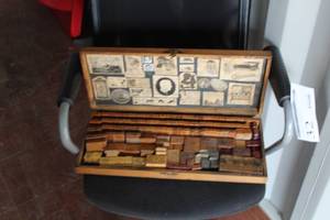 lot 42 image: Vintage Ink Stamper Set, Case