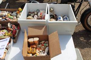 lot 60 image: Lot of (24) Salt & Pepper Shakers Sets (in 3 boxes)