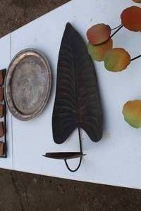 lot 86 image: Metal Leaf Wall Mount Candleholder Dcor