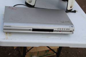 lot 90 image: Presidian DVD Player