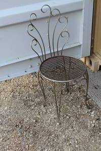lot 103 image: Metal Patio Chair