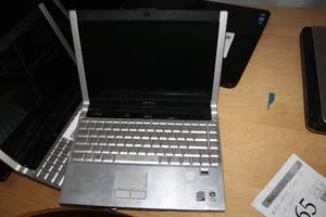 lot 165 image: Dell XPS M1330 13 Laptop Computer PP25L
