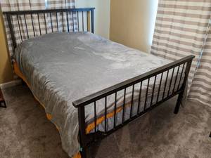 Classic Metal Bed Frame Queen Size