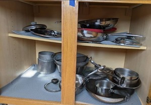 Kitchen Items Pots, Pans, and Colanders