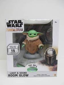 New in Box STAR WARS Mandalorian Light &amp Sound Room Glow Baby Yoda