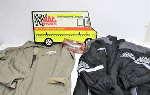 MAC TOOLS Wrench Rack Diecast Car &amp 2 Jackets