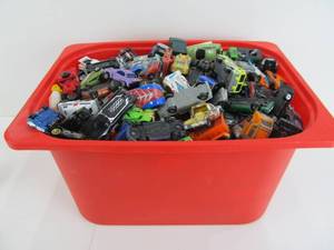 HUGE Lot of Assorted Matchbox Hot Wheels &amp other Diecast Cars