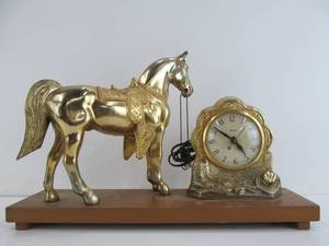 Nice Vintage Mid Century Gold Horse United Carriage Clock
