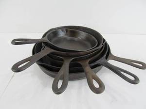 Nice Lot of Vintage Cast Iron Skillets