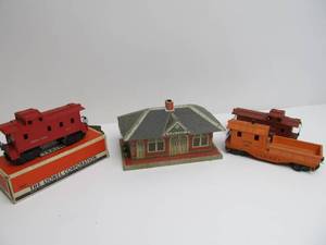Vintage O Gauge Lionel Train Cars wBoxes &amp Marx Tin Train Station