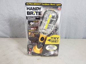 lot 16 image: New Handy Brite Ultra-Bright Work Light