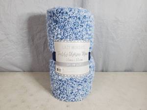 lot 95 image: New Teddy Sherpa Throw