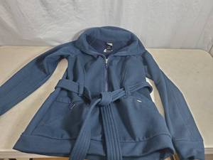 lot 115 image: Womens The North Face Fleece Belted Jacket