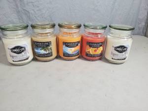 lot 138 image: 5 New Candle-Lite Candles