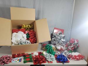 lot 150 image: Large Assortment of New Bows and Gift Wrapping Accessories