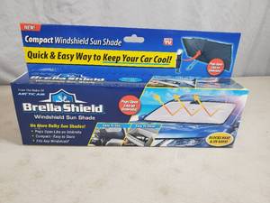 lot 152 image: New Brella Shield Windshield Sun Shade