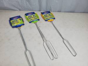 lot 182 image: 6 New Fly Swatters