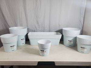 lot 192 image: 6 New Mosaic Resin Deroma Planters