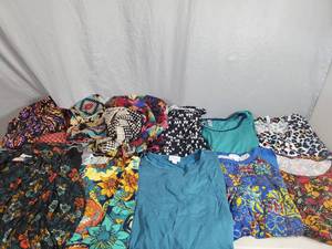 lot 213 image: Large Lot of LuLaRoe Clothing