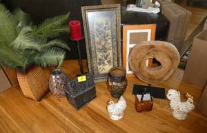 lot 25 image: Lot of home dcor items including a unique wood slab mounted on a rod iron post and stand