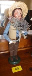 lot 43 image: Byers Choice Carolers 13 tall - nose is broken off
