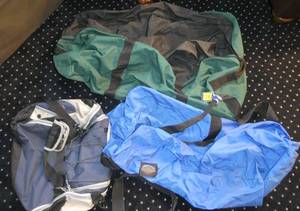 lot 61 image: 3 duffle bags - 2 are quite large