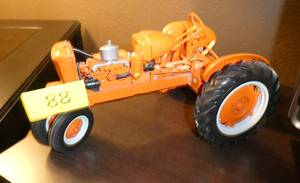 lot 88 image: Model tractor