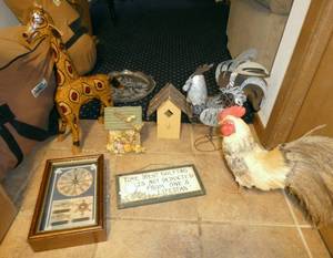 lot 98 image: Home dcor lot - straw chicken, tin rooster, giraffe, bird houses and wall hangings