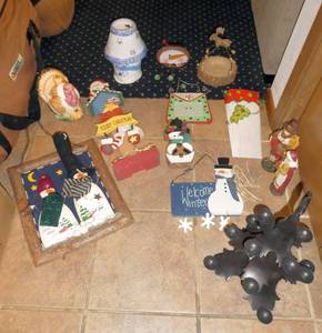 lot 99 image: Lot of Christmas and Thanksgiving dcor items