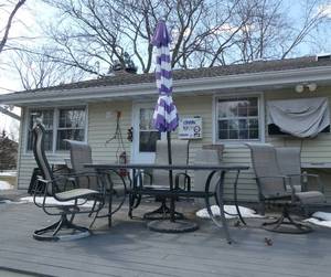 lot 108 image: Nice backyard patio set - 4 chairs, table with umbrella