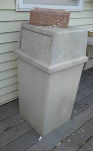 lot 109 image: Waste basket