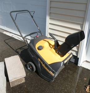 lot 116 image: Poulan snowblower - works but is missing the plastic key to insert, you can buy at any place that sells Poulan
