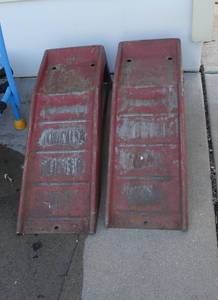 lot 120 image: set of car ramps