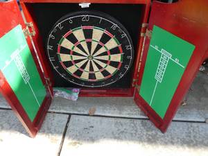 lot 122 image: Dart board