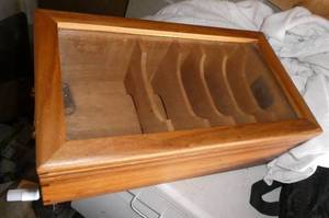 lot 123 image: Glass display case not sure what it is intended for