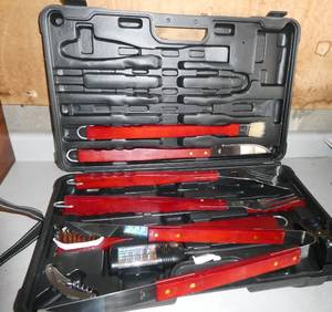 lot 124 image: BBQ set in case, appears new