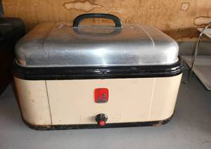lot 126 image: Two big roasters
