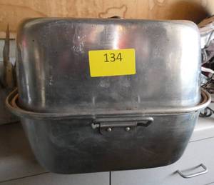 lot 134 image: Turkey roaster, new propane stove (no tank), new butter warmers stands and cups