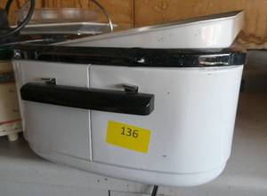 lot 136 image: Like New Nesco 18 qt Roaster Oven