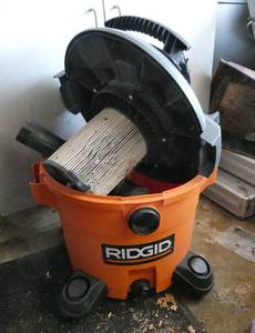 lot 141 image: Ridgid shop vac - works