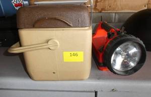 lot 146 image: Lunch tote cooler and flashlight