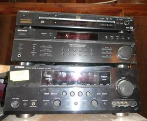 lot 147 image: Stereo system - Yamaha receiver, Sony CD player and control center