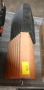 lot 178 image: 2 wheel chocks