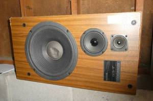lot 184 image: Pair of Kenwood JL-670 speakers