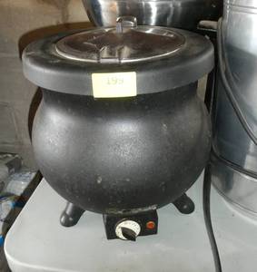 lot 199 image: Commercial pot for soups and chili