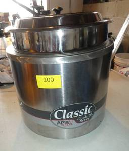lot 200 image: Commercial pot for soups and chili - looks like new - APW Wyott RCW-11